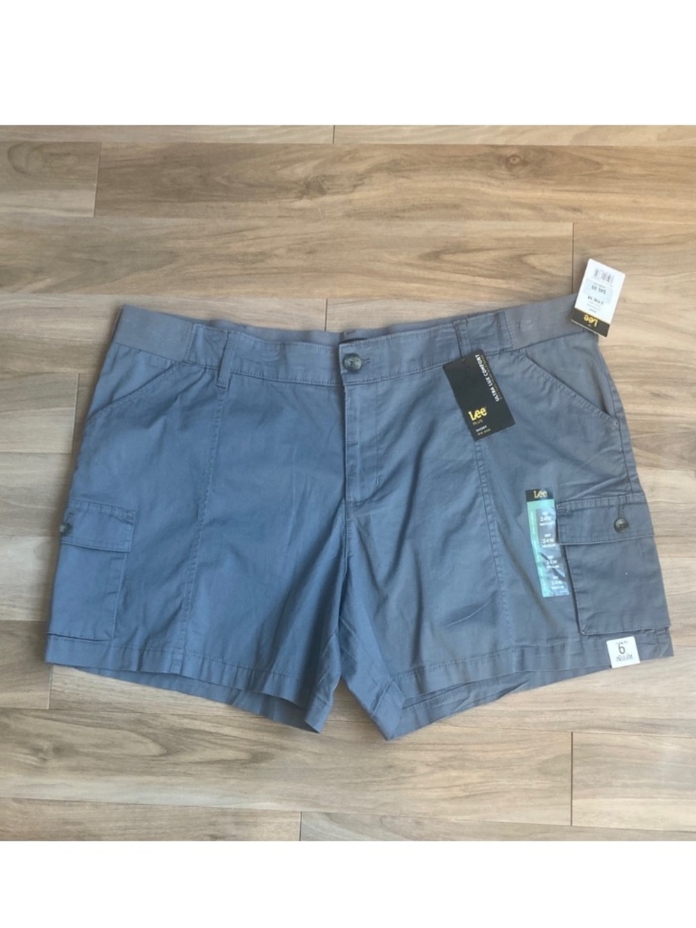 Lee tech gray Cargo Short midrise soft, flex comfort waistband 24W
